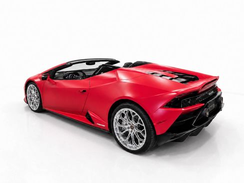 Used 2024 Lamborghini Huracan EVO AWD/4WD image 2