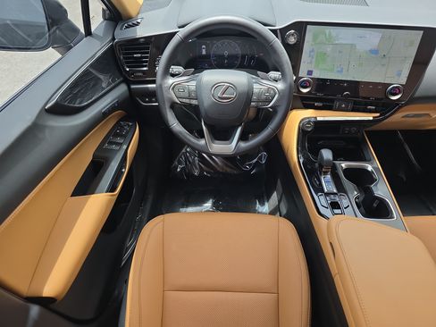 Used 2025 Lexus NX 250 FWD w/ Cold Area Package image 18