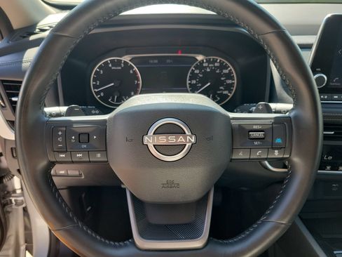 Used 2025 Nissan Rogue SV FWD image 18