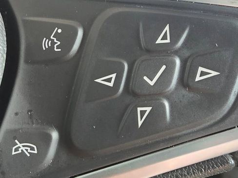 Used 2023 Chevrolet Equinox LT image 24