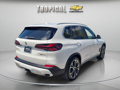 Used 2025 BMW X5 xDrive40i AWD/4WD image 3