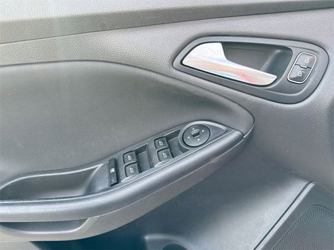 Used 2016 Ford Focus SE image 20