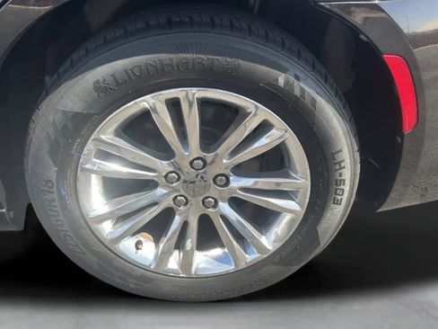 Used 2016 Chrysler 300 C RWD image 34