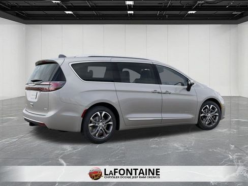 New 2026 Chrysler Pacifica Pinnacle image 4