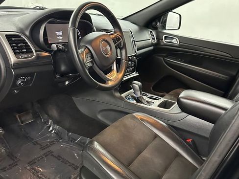 Used 2019 Jeep Grand Cherokee Altitude image 10