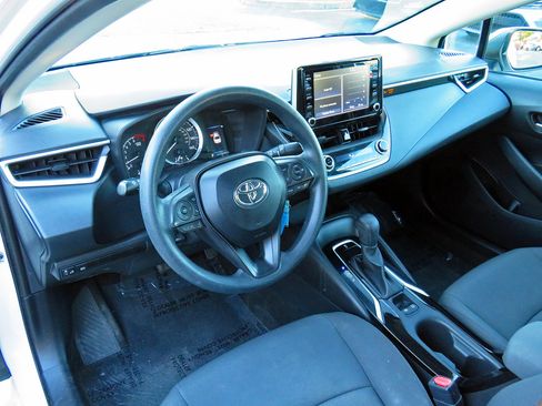 Used 2020 Toyota Corolla LE image 15