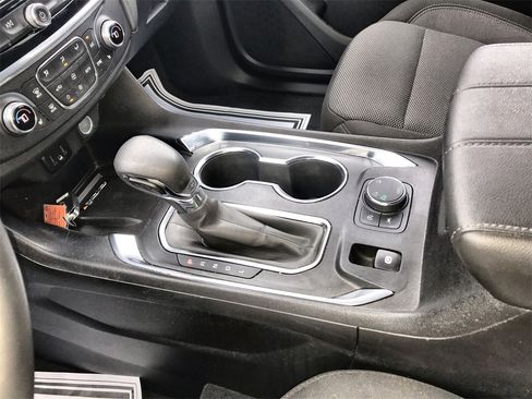 Used 2023 Chevrolet Traverse LT image 20