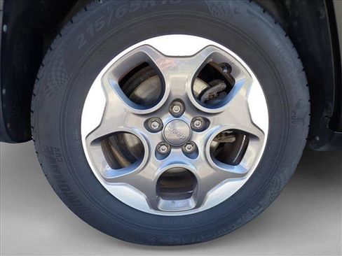 Used 2015 Jeep Renegade Sport FWD image 7