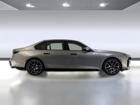 Used 2026 BMW i7 eDrive50 w/ M Sport Package RWD image 8
