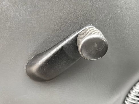 Used 2006 Chevrolet Silverado 3500 2WD Regular Cab image 18