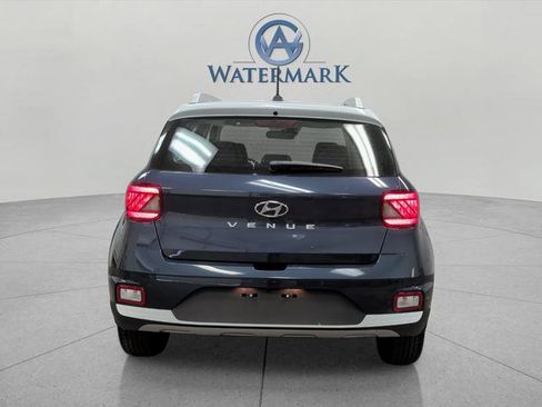 Used 2025 Hyundai Venue Limited FWD image 4