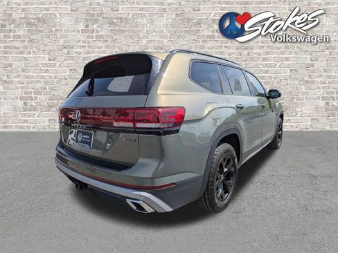 Certified 2025 Volkswagen Atlas Peak Edition SE AWD/4WD image 4