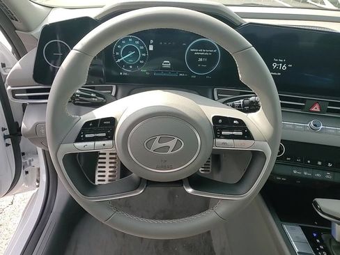 New 2025 Hyundai Elantra SEL image 16