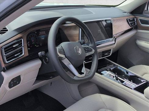 New 2026 Volkswagen Atlas SE FWD image 3