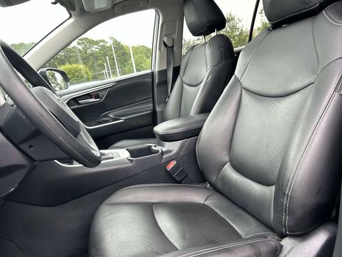 Used 2025 Toyota RAV4 XLE w/ Convenience Package AWD/4WD image 26