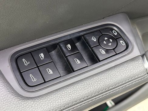Certified 2023 Porsche Cayenne AWD/4WD image 28