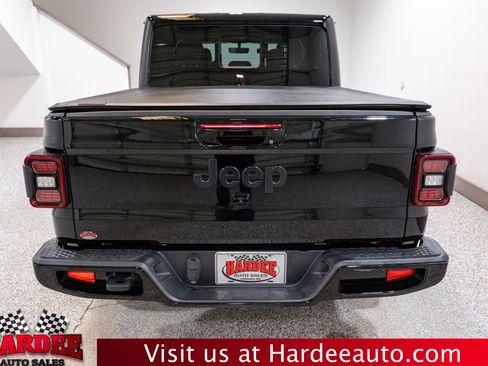 Used 2023 Jeep Gladiator Overland image 4