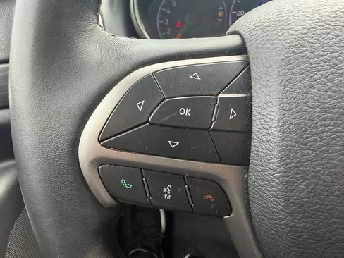 Used 2019 Jeep Grand Cherokee Altitude AWD/4WD image 22