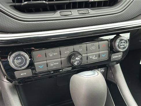 New 2026 Jeep Compass Limited image 18