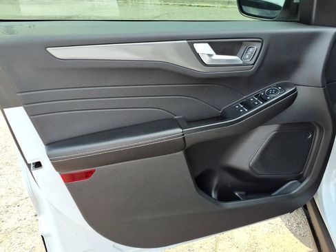 Used 2025 Ford Escape SE FWD image 13