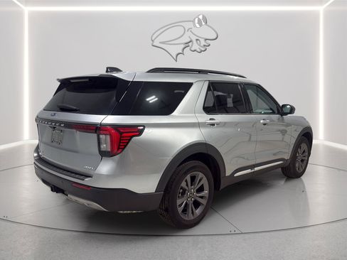Used 2025 Ford Explorer Active w/ Active Comfort Package AWD/4WD image 5