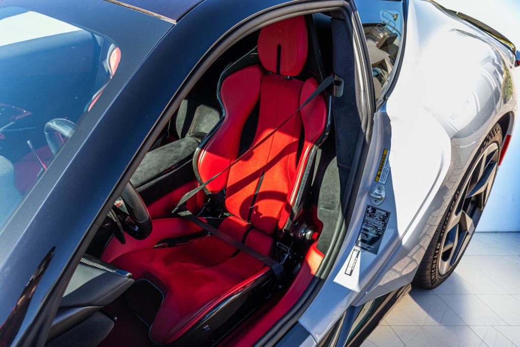 Certified 2025 Ferrari 12Cilindri RWD image 6