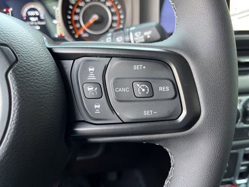 Used 2026 Jeep Wrangler Unlimited Rubicon AWD/4WD image 34