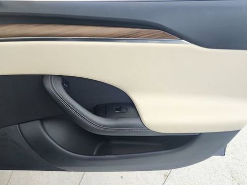 Used 2022 Tesla Model S Base image 22