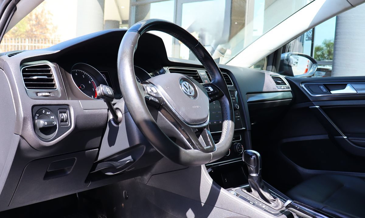 Used 2019 Volkswagen Golf SE w/ Driver Assistance Package FWD image 39