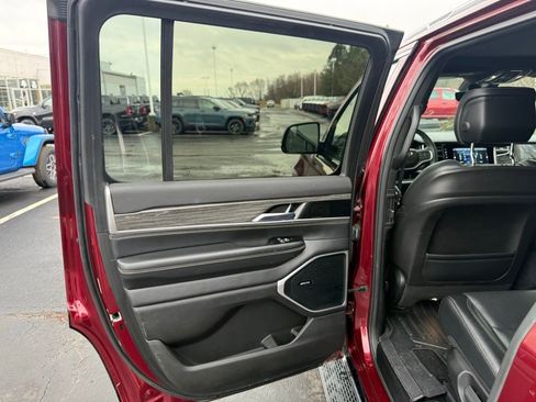 Used 2022 Jeep Wagoneer Series II w/ Premium Group I image 30