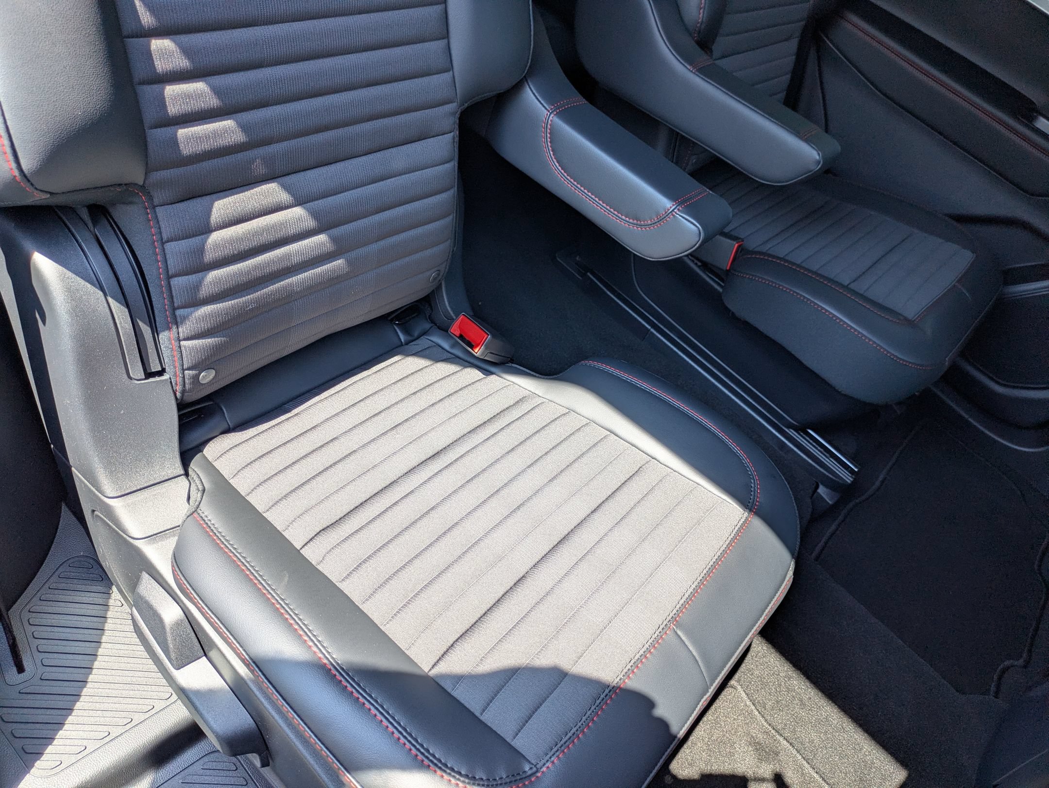 New 2026 Ford Explorer ST-Line w/ ST-Line Street Pack RWD image 35