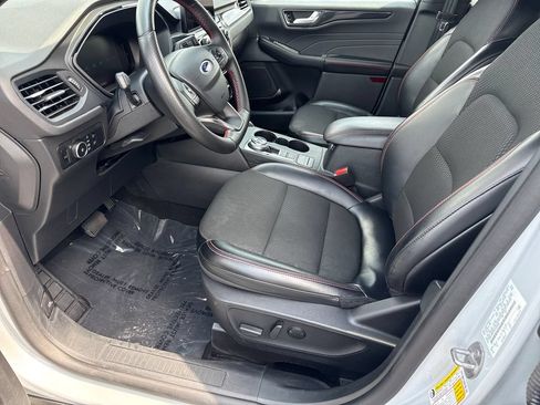 Used 2025 Ford Escape ST-Line Select AWD/4WD image 3