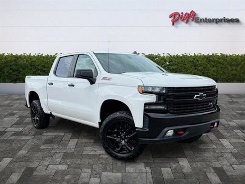 Used 2022 Chevrolet Silverado 1500 LT Trail Boss w/ Bed Protection Package AWD/4WD image 2
