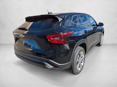 Used 2024 Chevrolet Trax LS w/ Driver Confidence Package image 5