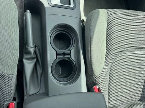 Used 2013 Nissan Frontier SV w/ SV Value Truck Pkg AWD/4WD image 17