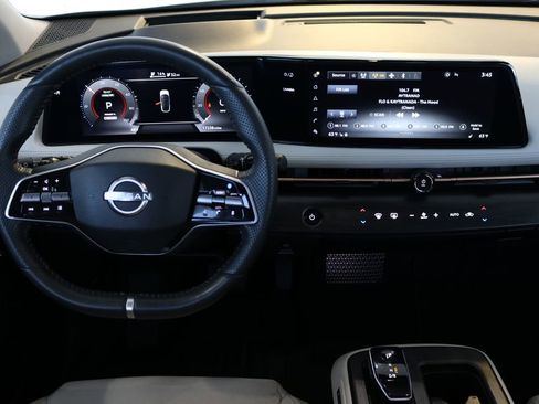 Used 2023 Nissan Ariya AWD image 22