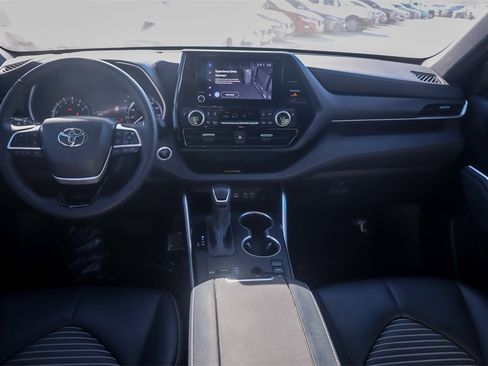 Used 2024 Toyota Highlander XSE image 19