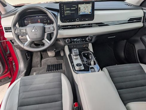 Used 2025 Mitsubishi Outlander SE FWD image 27