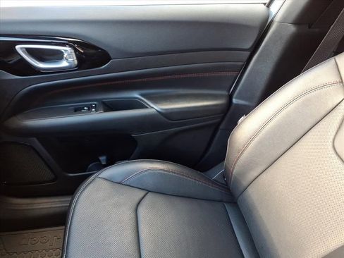 Used 2025 Jeep Compass Trailhawk w/ Trailhawk Elite Group image 31