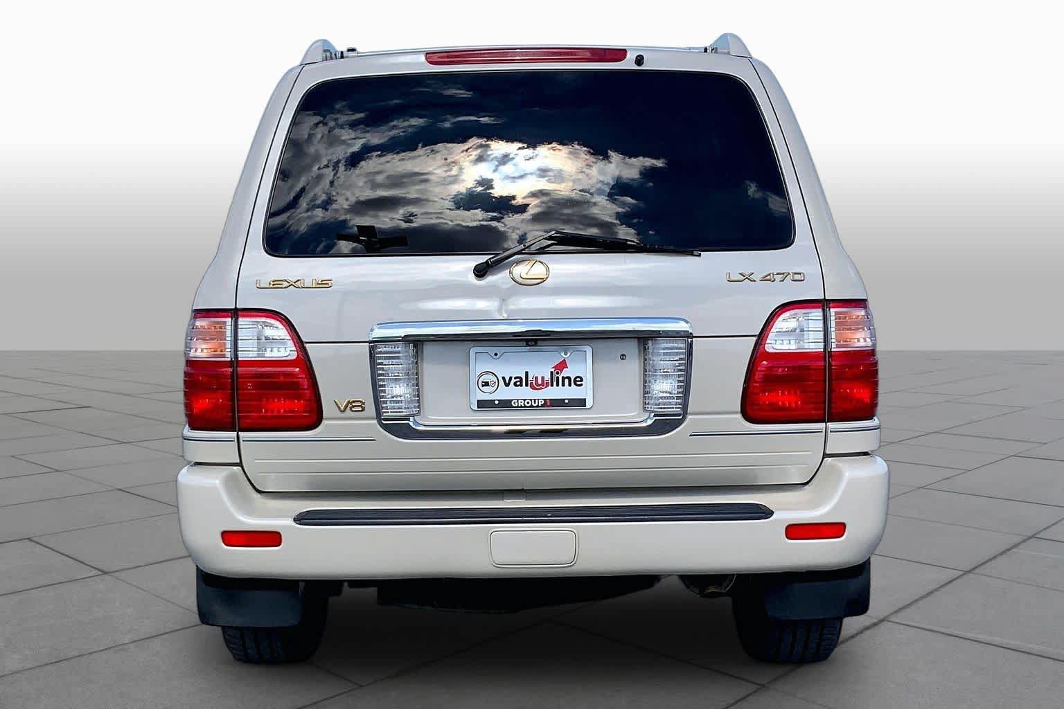 Used 2005 Lexus LX 470 4WD w/ Preferred Accessory Pkg image 4
