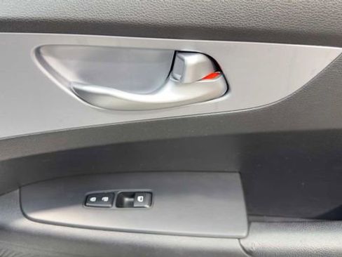 Used 2023 Kia Forte LXS image 13