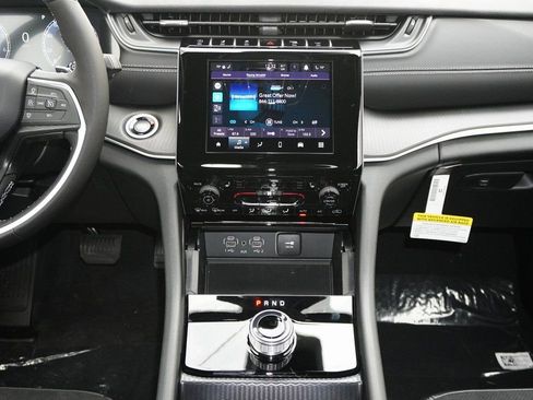 New 2025 Jeep Grand Cherokee Altitude RWD image 8