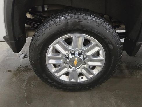 Used 2025 Chevrolet Silverado 3500 High Country w/ Technology Package AWD/4WD image 9