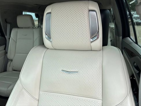 Used 2024 Cadillac Escalade Premium Luxury Platinum RWD image 8