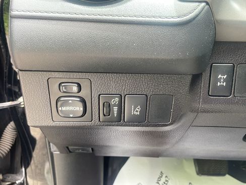Used 2018 Toyota RAV4 LE w/ All Weather Liner Package AWD/4WD image 23