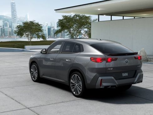 New 2027 BMW X2 xDrive28i AWD/4WD image 2