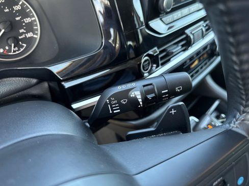 Used 2024 Nissan Pathfinder SV AWD/4WD image 18