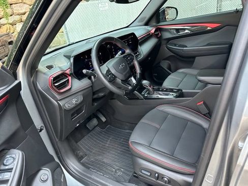Used 2025 Chevrolet TrailBlazer RS w/ Convenience Package AWD/4WD image 19