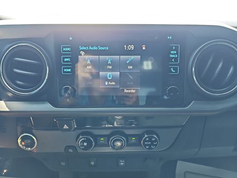 Used 2016 Toyota Tacoma TRD Off-Road w/ Towing Package RWD image 18