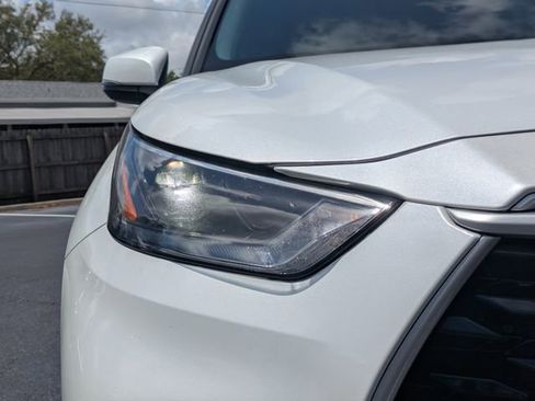 Used 2023 Toyota Highlander XLE AWD/4WD image 10